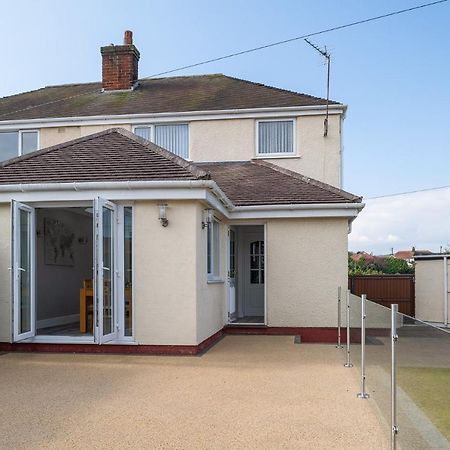Lovely 3 Bedroom Home In Rhos On Sea ภายนอก รูปภาพ