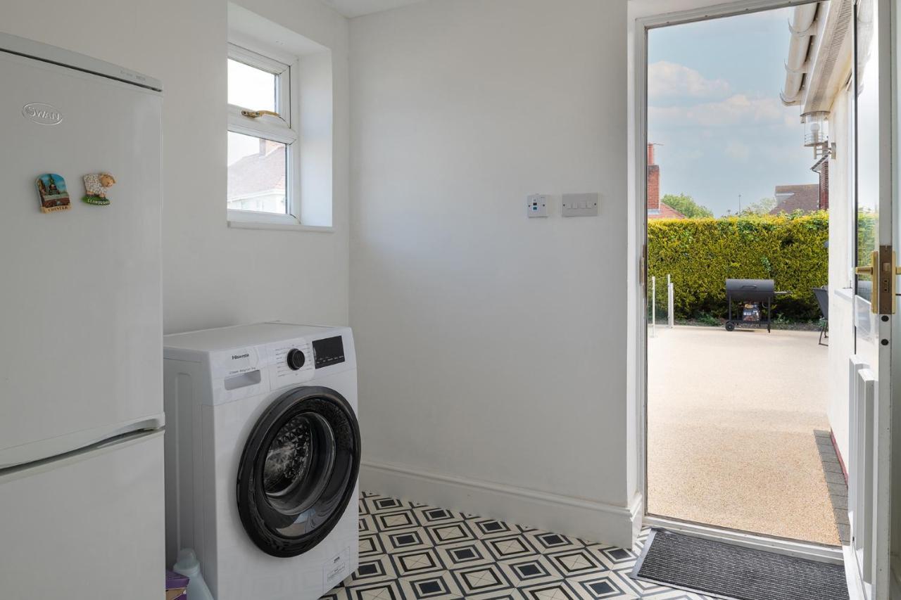 Lovely 3 Bedroom Home In Rhos On Sea ภายนอก รูปภาพ